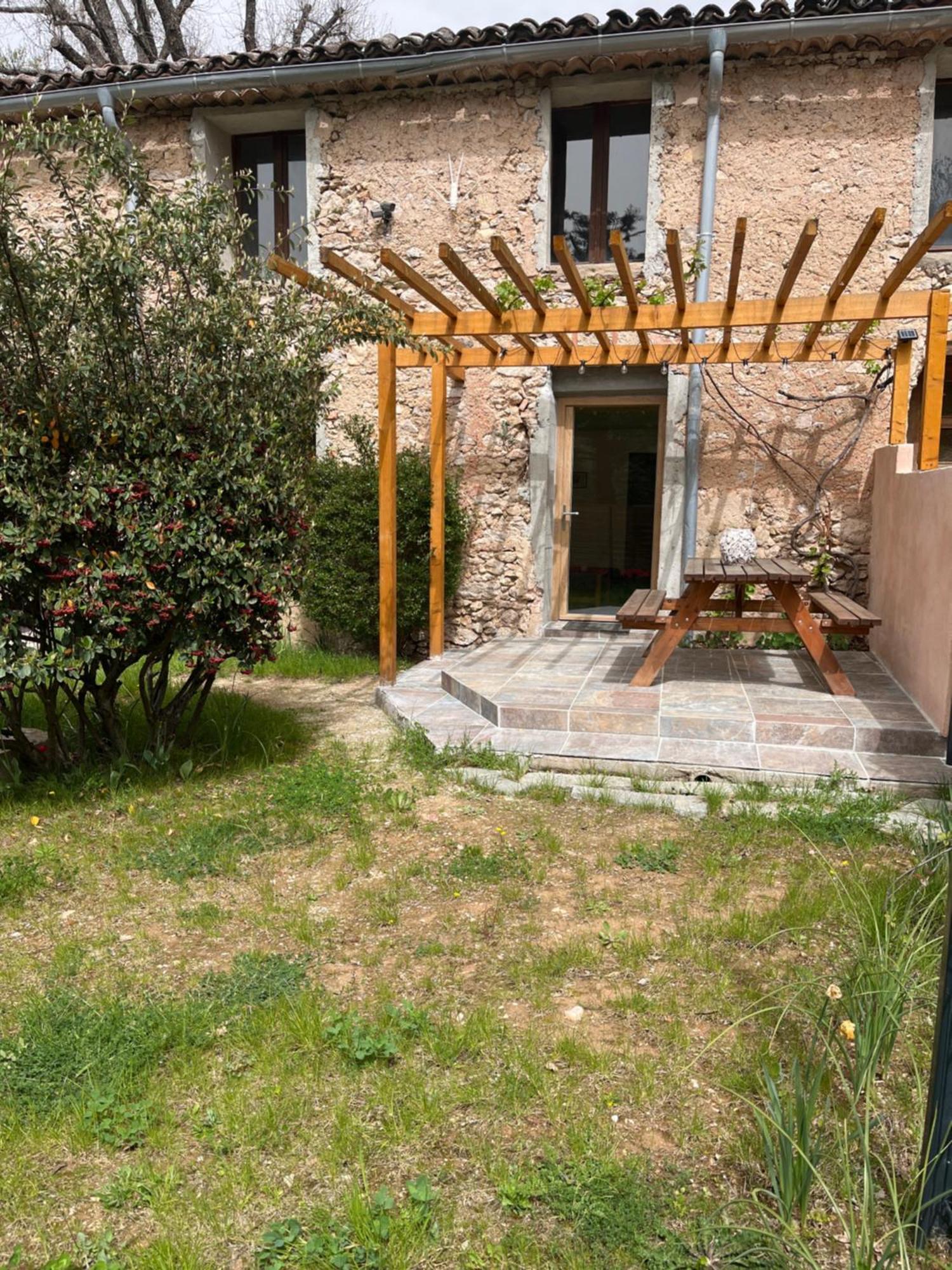 La Bastide Aux Iris - Les Capucines Villecroze Exterior foto